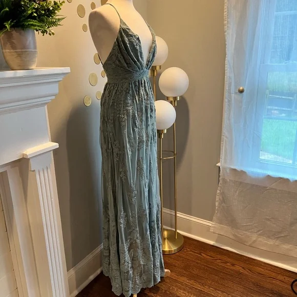 Wishlist Apparel Lace Maxi Dress - Picture 6 of 9